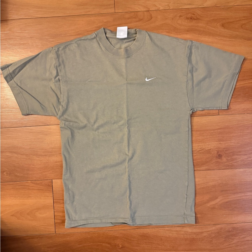 Nike Men’s Sportswear Premium Essential Short Sleeve